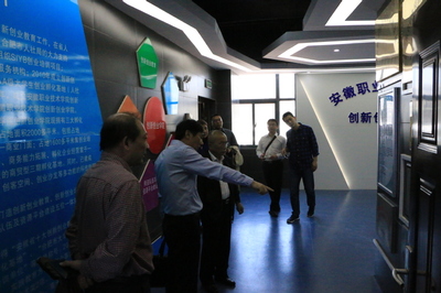 北京市勞動服務(wù)管理中心副主任侯玉國一行來校開展大學(xué)生創(chuàng)業(yè)和創(chuàng)業(yè)服務(wù)調(diào)研