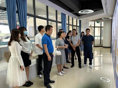廣東茂名健康職業(yè)學(xué)院黨委副書記、院長梁德萍一行來校調(diào)研交流
